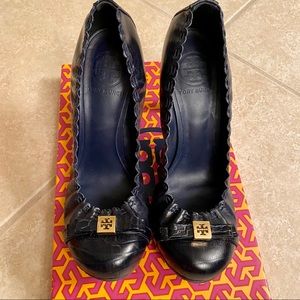TORY BURCH Leather Pumps in Royal Navy